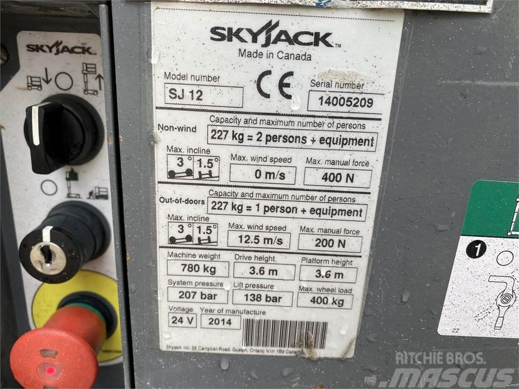 SkyJack SJ12 Vertical mast lifts