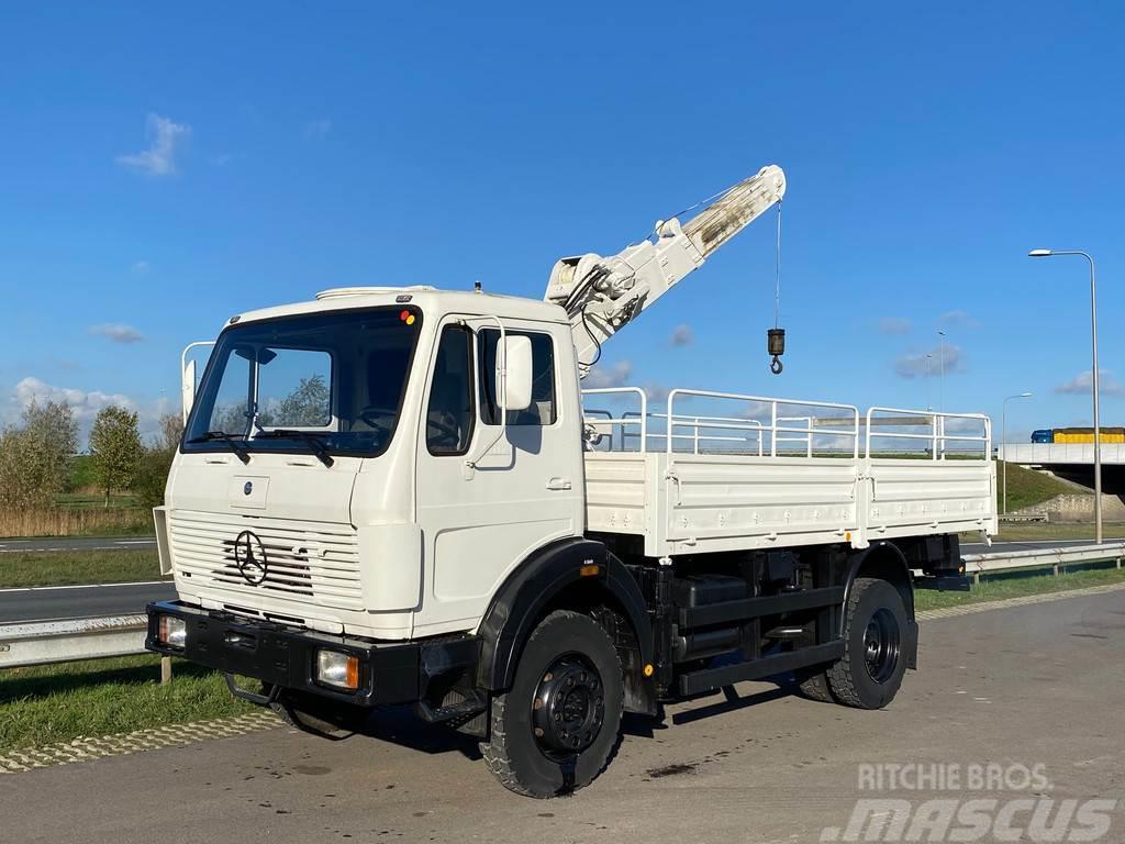 Mercedes-Benz 1017 4x4 truck with crane Atlas Autre camion
