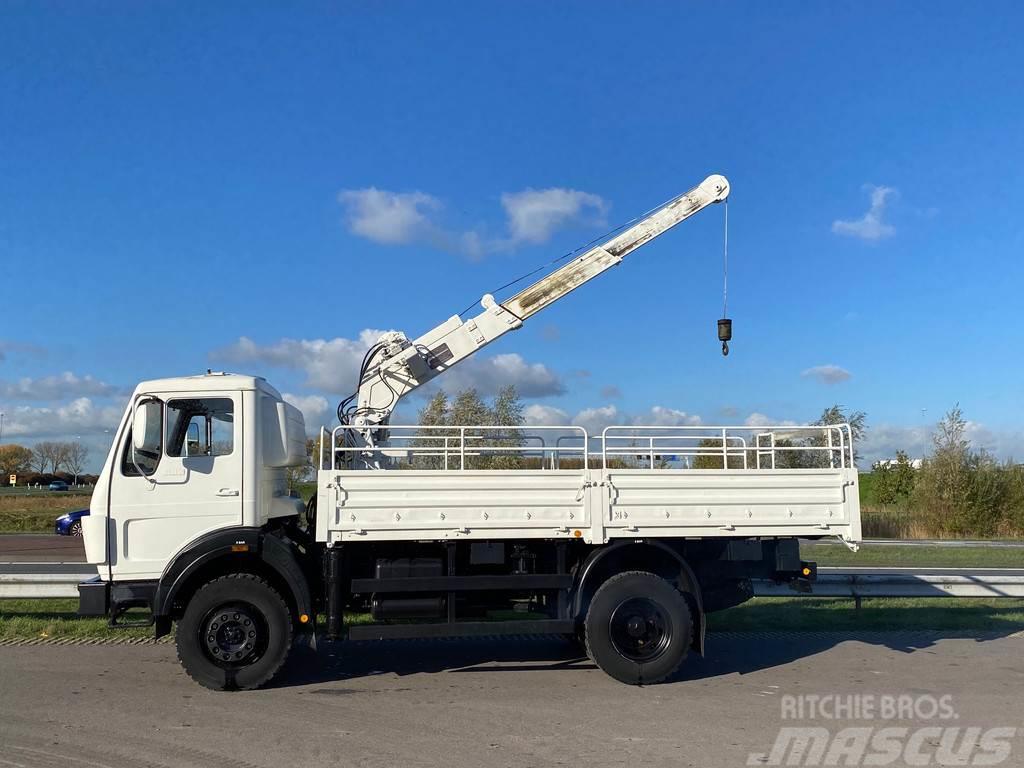 Mercedes-Benz 1017 4x4 truck with crane Atlas Autre camion