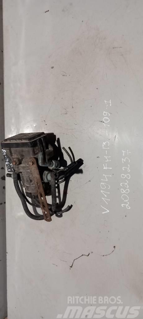 Volvo FH13.440 EBS brake valve 20828237 Brakes