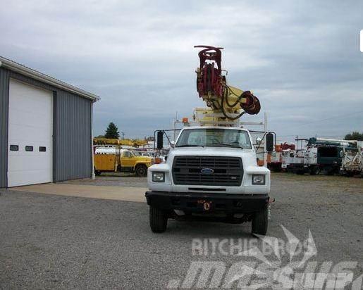 Altec D2050TR Truck & Van mounted aerial platforms