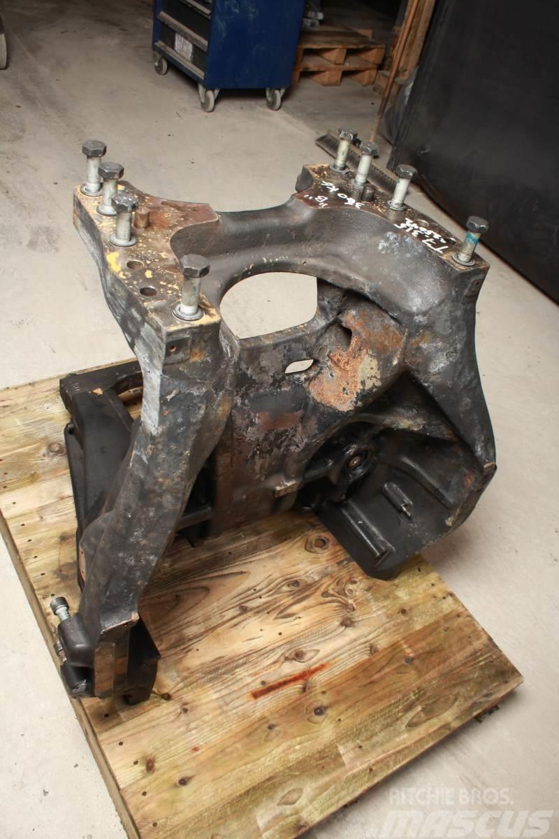 New Holland T7.315 Front axle support Chassis and suspension