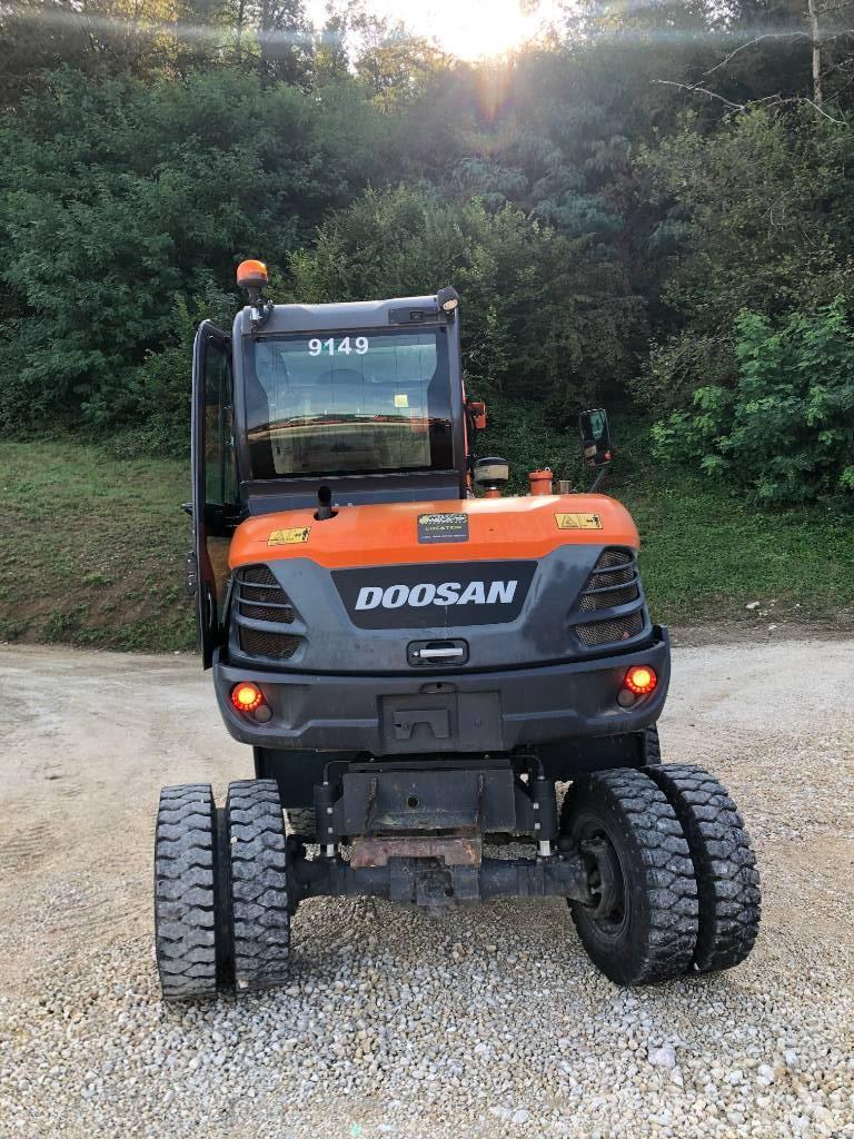 Doosan DX 57 W Wheeled excavators