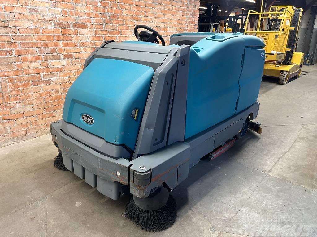 Tennant M 17 Combination sweeper scrubbers