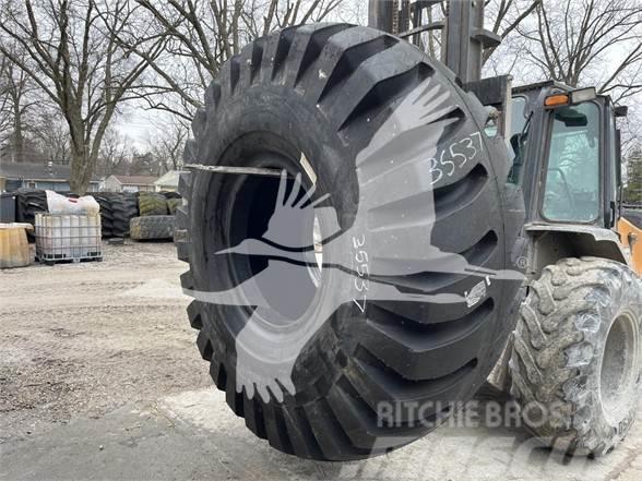 Titan 37.25x35 Tyres, wheels and rims
