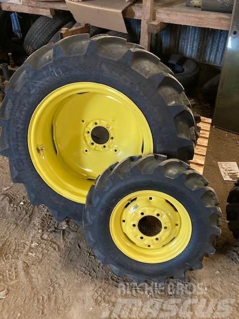 John Deere 3025E Tyres, wheels and rims