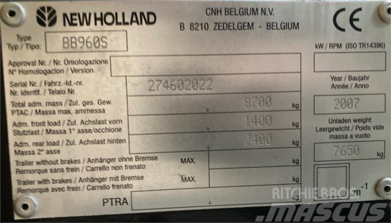 New Holland BB 960A M. Parkland ballevogn Square balers