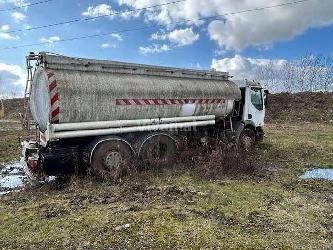 Renault 320