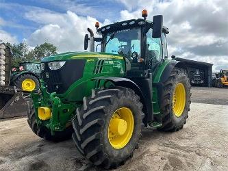 John Deere 6215R