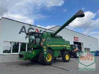 John Deere T560