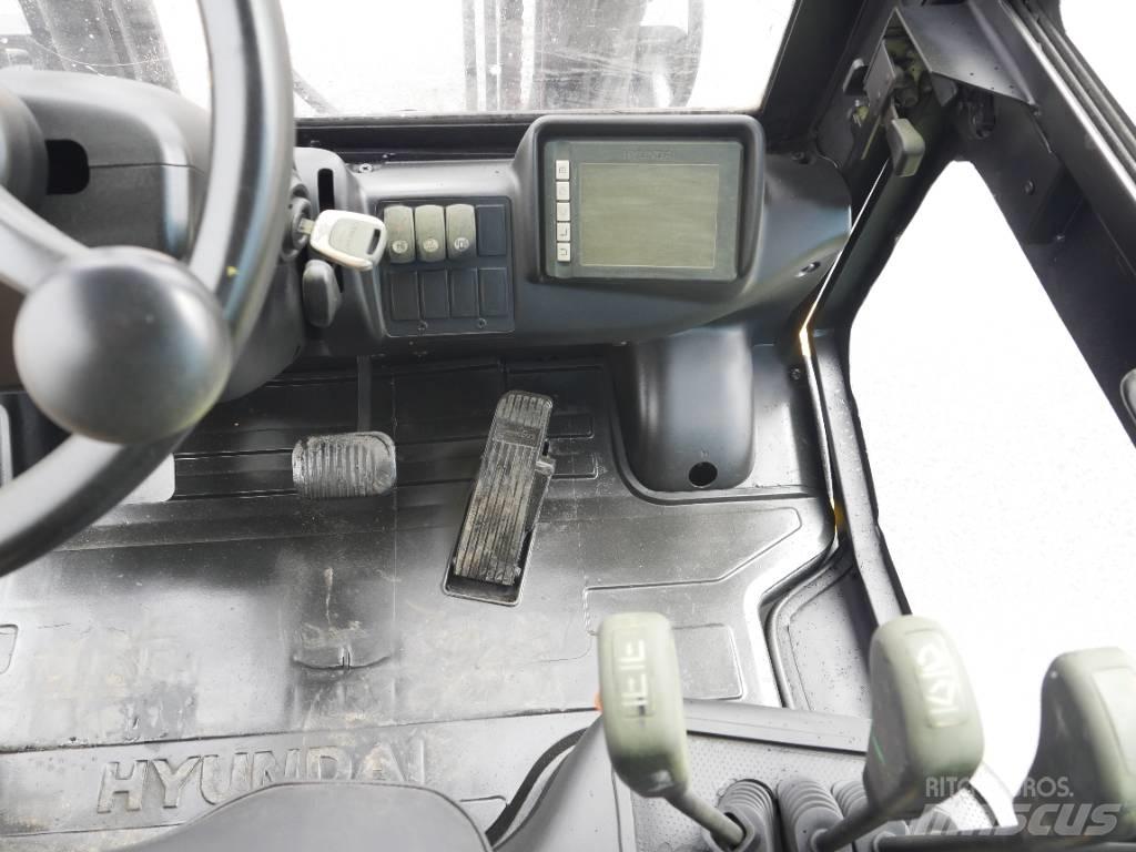 Hyundai 25 D-9 Chariots diesel