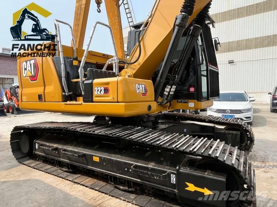CAT 323 Pelle sur chenilles