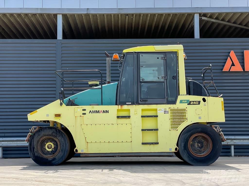 Ammann AP 240 Rouleaux à pneumatiques