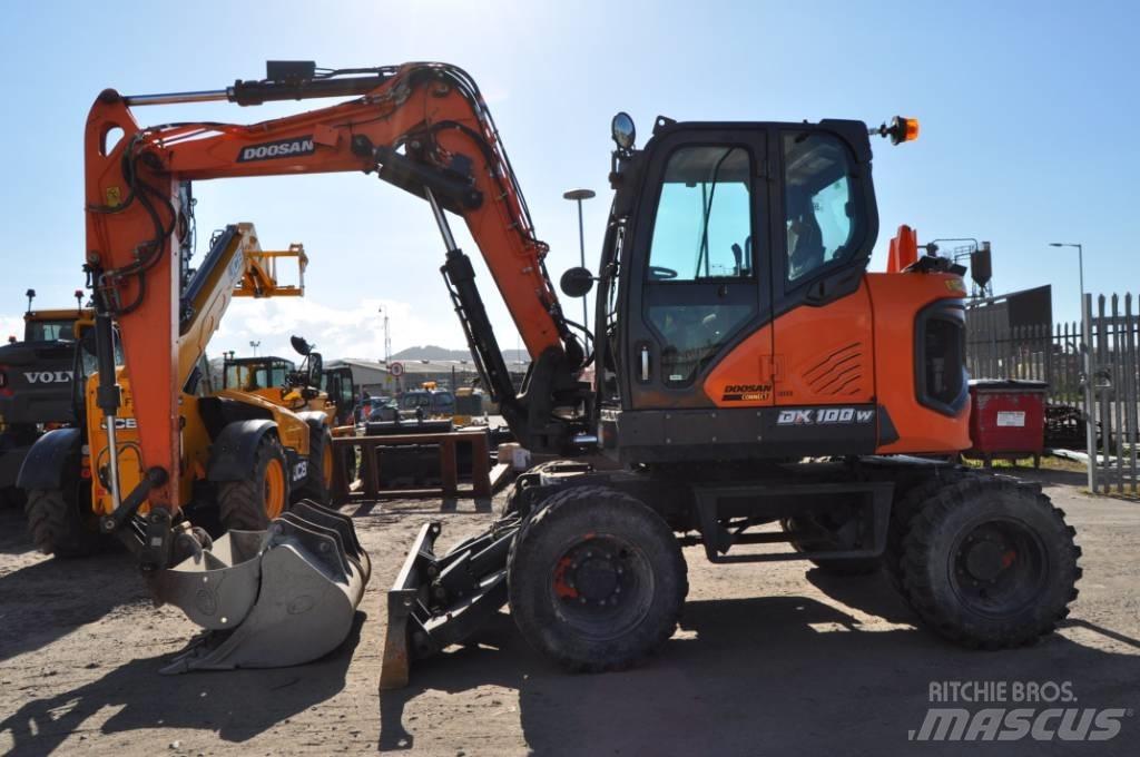 Doosan DX 100-7 Pelle sur pneus