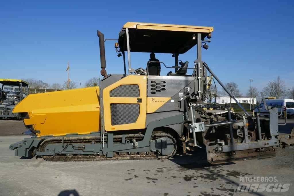 Volvo P 8820 C Finisseur