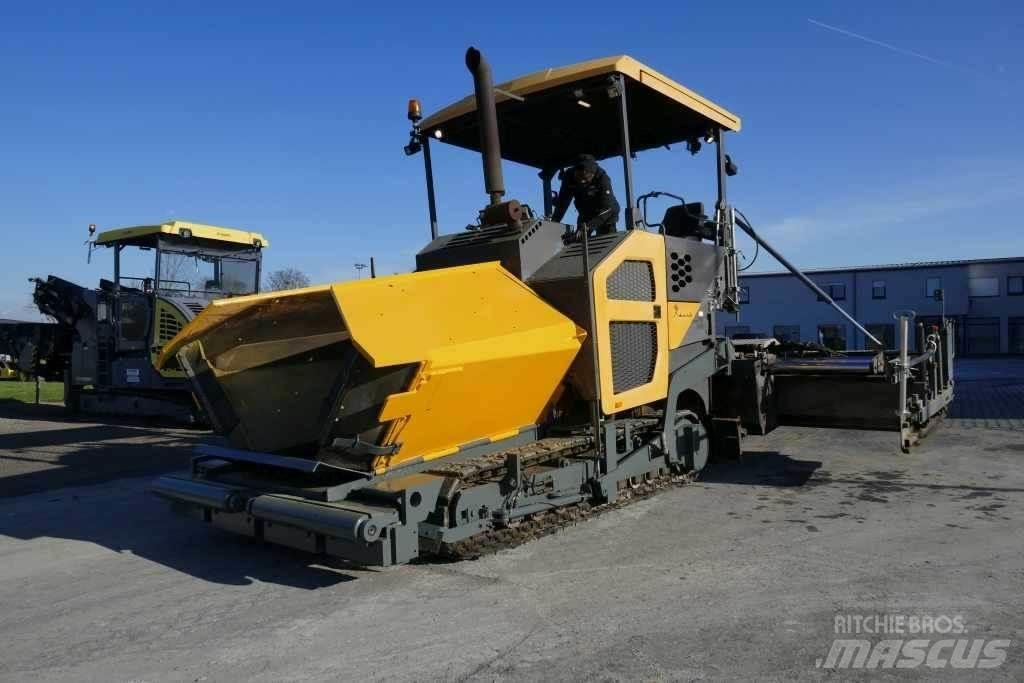 Volvo P 8820 C Finisseur