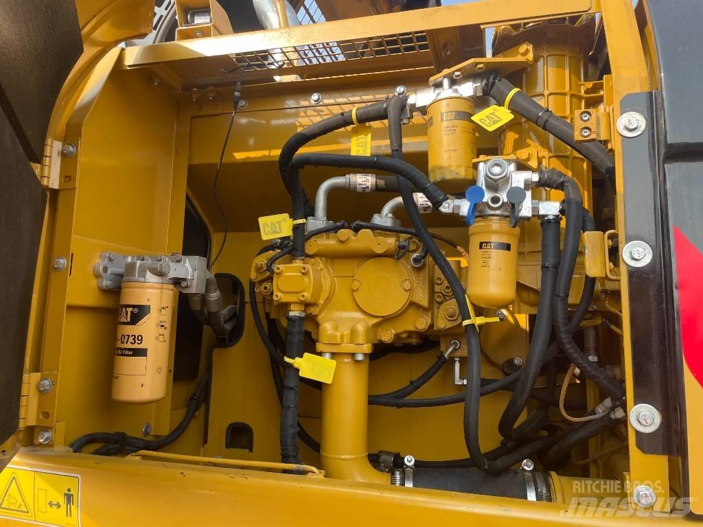 CAT 329 D Pelle sur chenilles