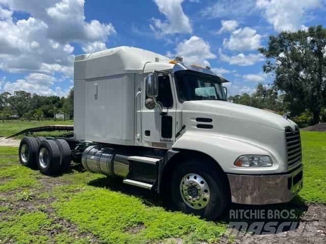 Mack CXU613 Pinnacle Tracteur routier