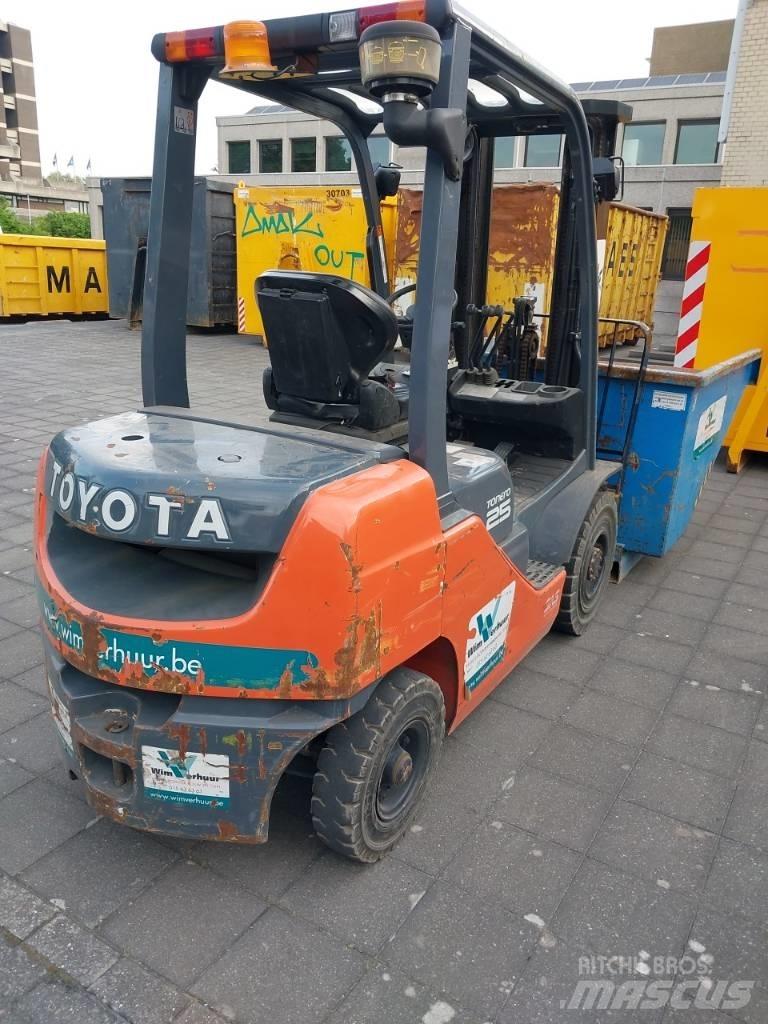 Toyota 8 FDF 25 Chariots diesel