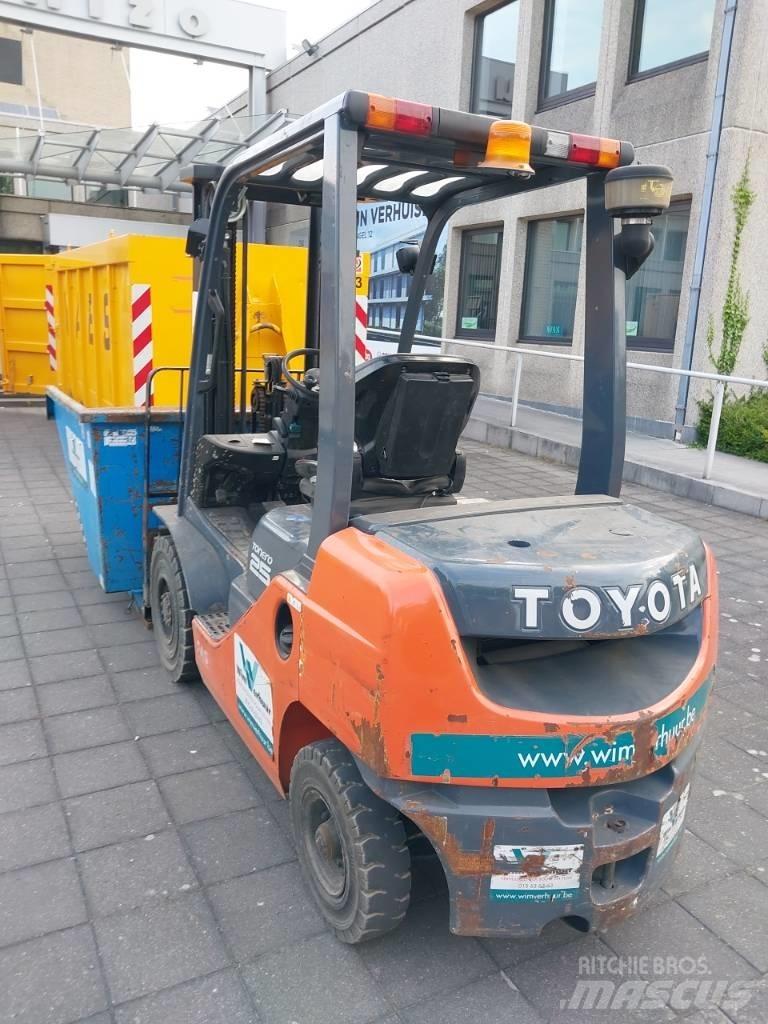 Toyota 8 FDF 25 Chariots diesel