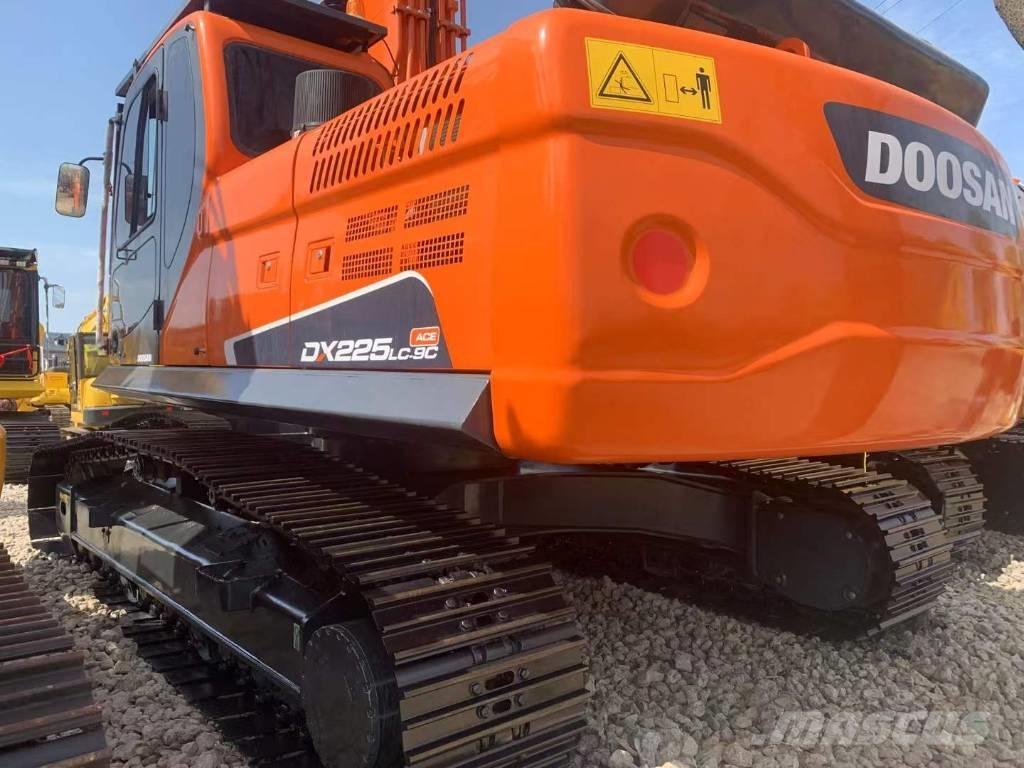 Doosan DX 225 Pelle sur chenilles