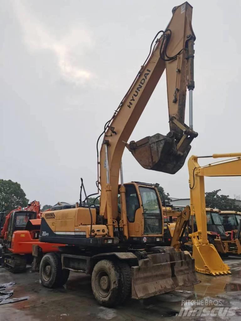 Hyundai R210W-9 Pelle sur pneus