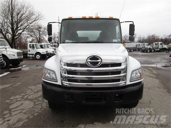 Hino 338 Camion aspirateur, Hydrocureur