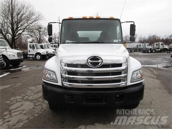 Hino 338 Camion aspirateur, Hydrocureur