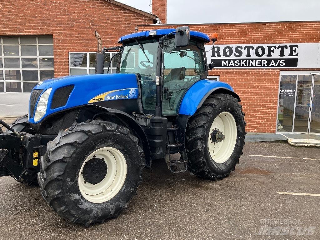 New Holland T 7030 Tracteur