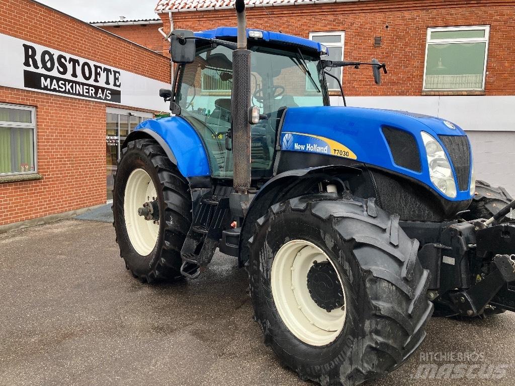 New Holland T 7030 Tracteur