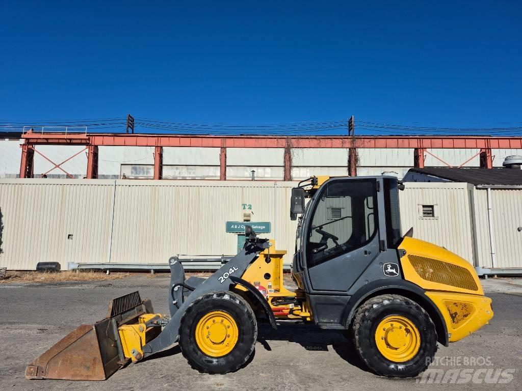 John Deere 204 L Chargeuse sur pneus