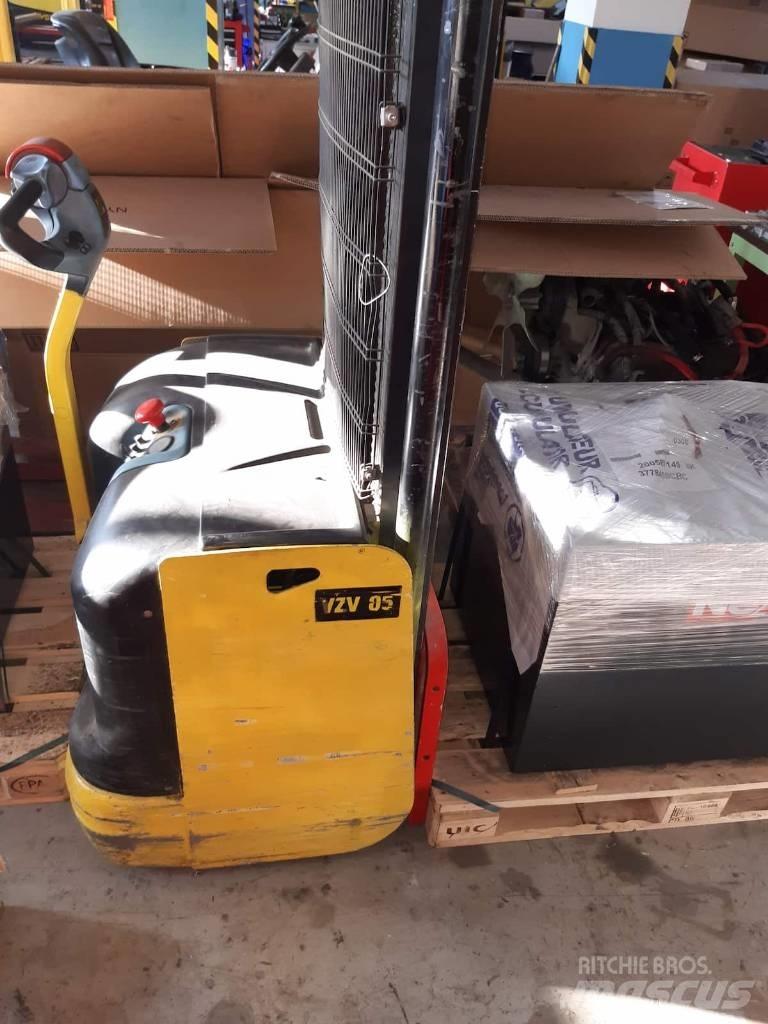Hyster S 1.2 Gerbeur accompagnant