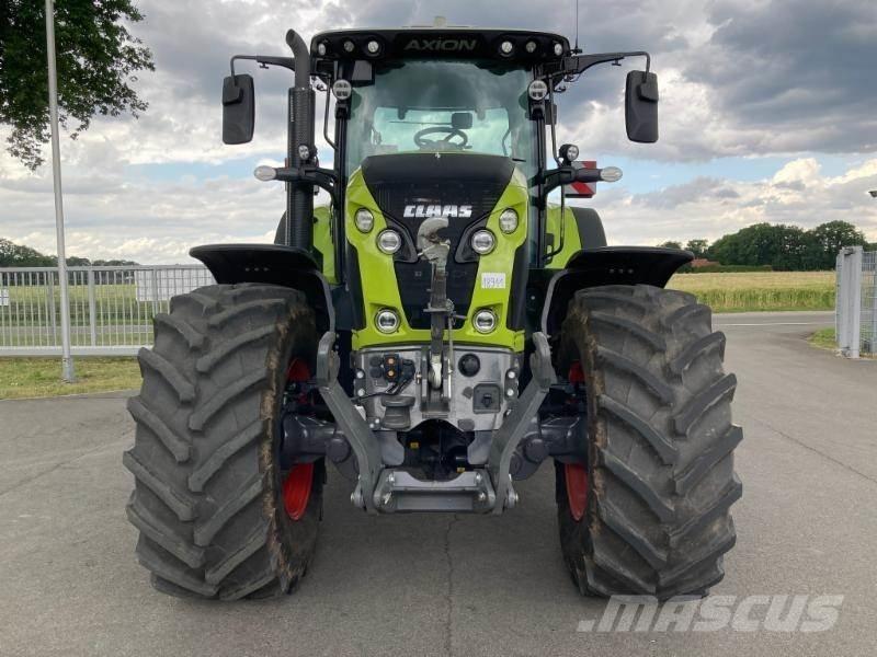CLAAS AXION 810 Tracteur