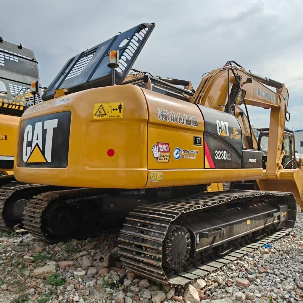 CAT 323D2 Pelle sur chenilles