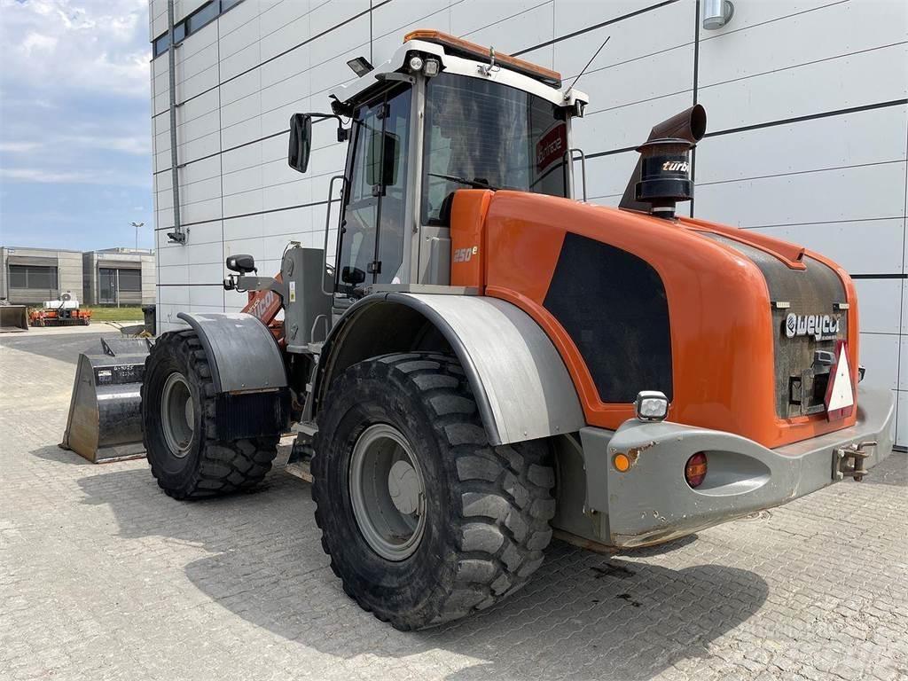 Weycor AR250E Chargeuse sur pneus