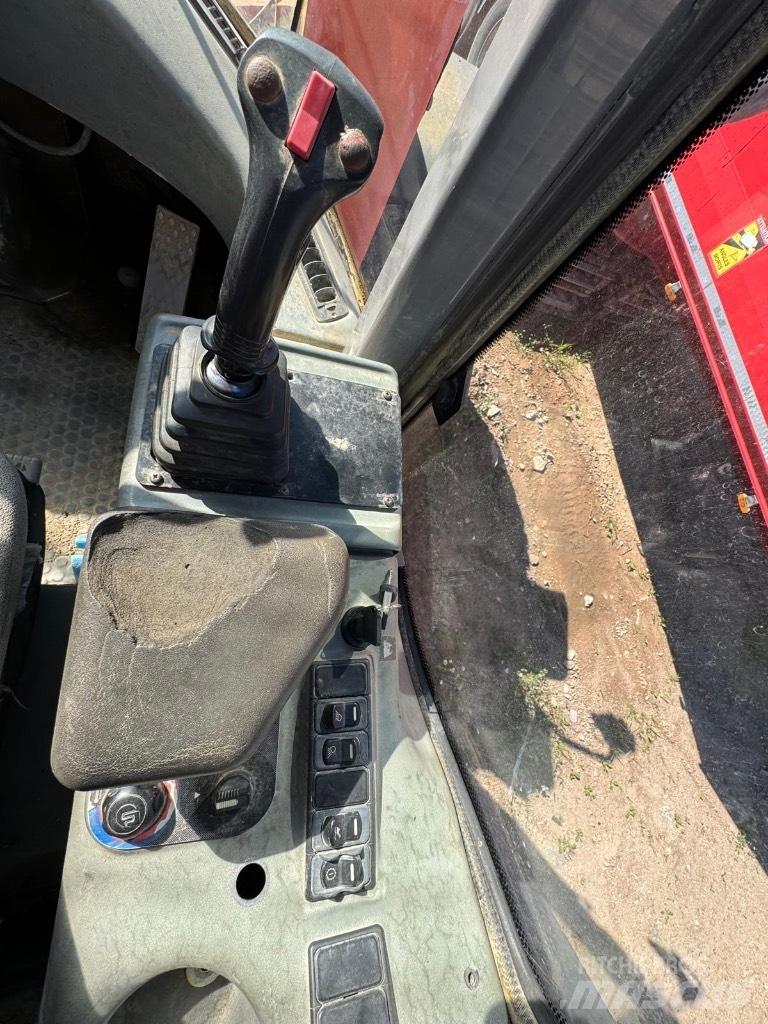Hitachi LX 210 E Chargeuse sur pneus