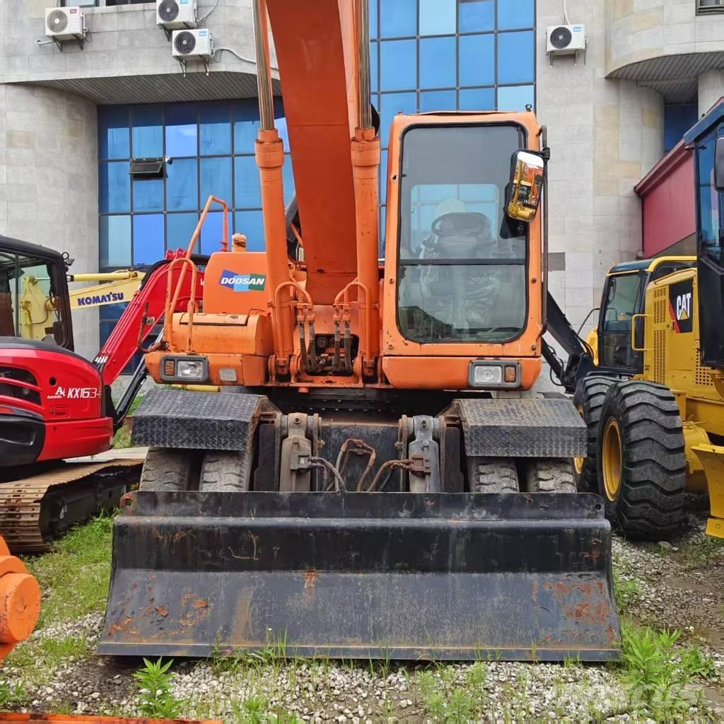 Doosan DH 210 W-7 Pelle sur pneus