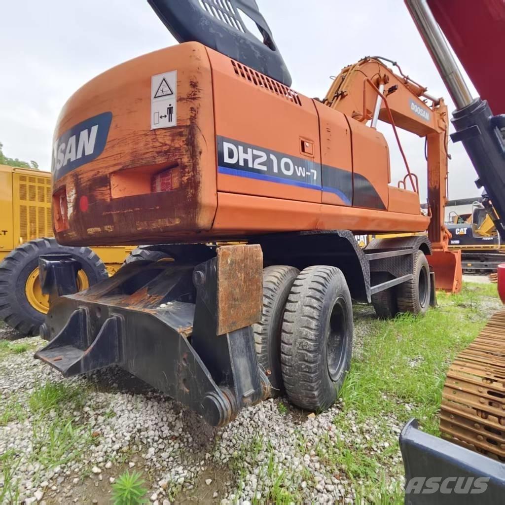 Doosan DH 210 W-7 Pelle sur pneus