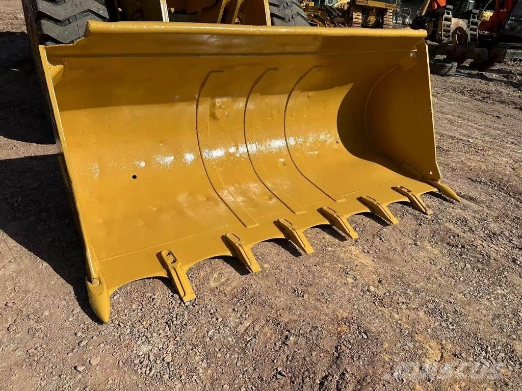 CAT 966H Chargeuse sur pneus