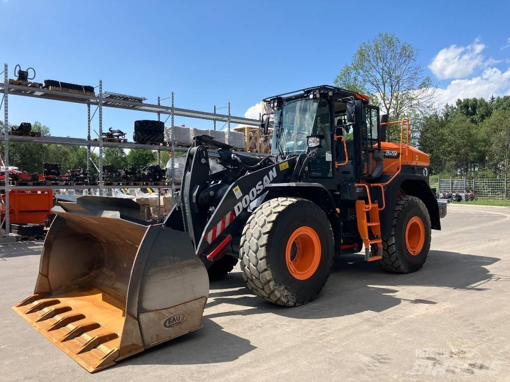 Doosan DL 320-7 Chargeuse sur pneus