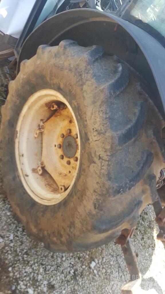  Pneus 420/70R24 Pneus, roues et jantes