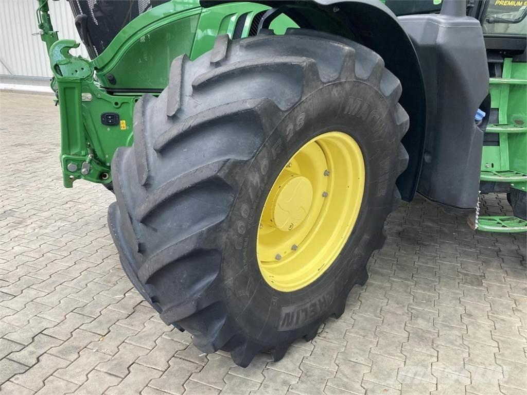 John Deere 6215R Tracteur