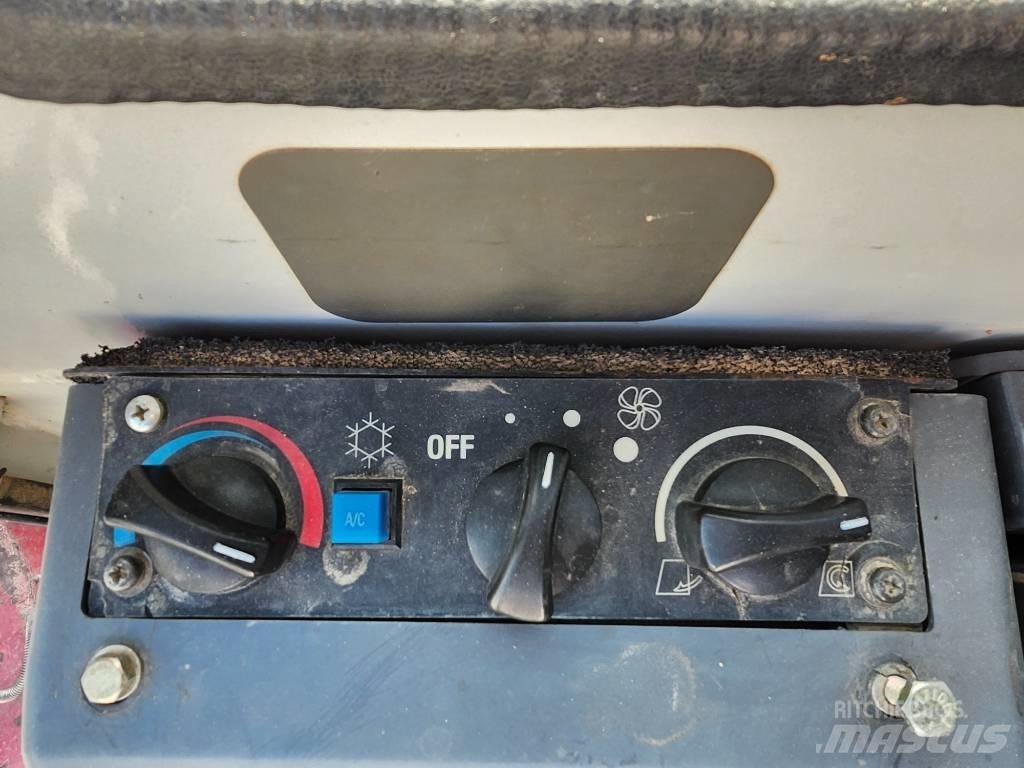 Takeuchi TB 180 FR Pelle sur chenilles
