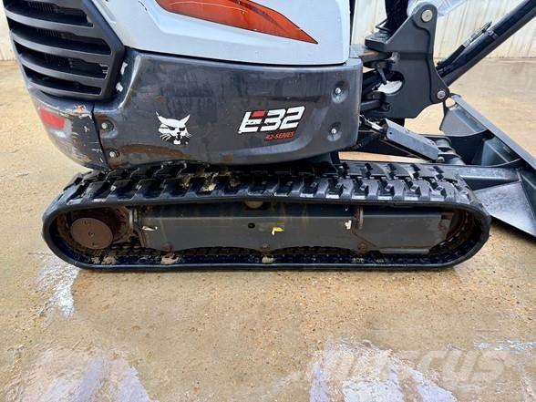 Bobcat E32 Mini pelle < 7t