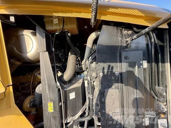 CAT 938M Chargeuse sur pneus