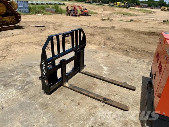 Kubota PFL4648 Fourches