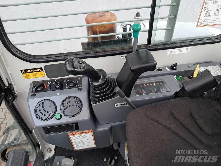 Takeuchi TB 153 FR Pelle sur chenilles
