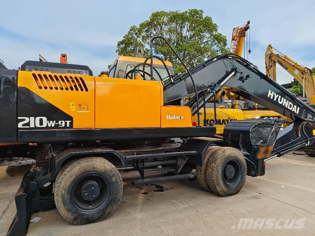 Hyundai r210w-9 Pelle sur pneus
