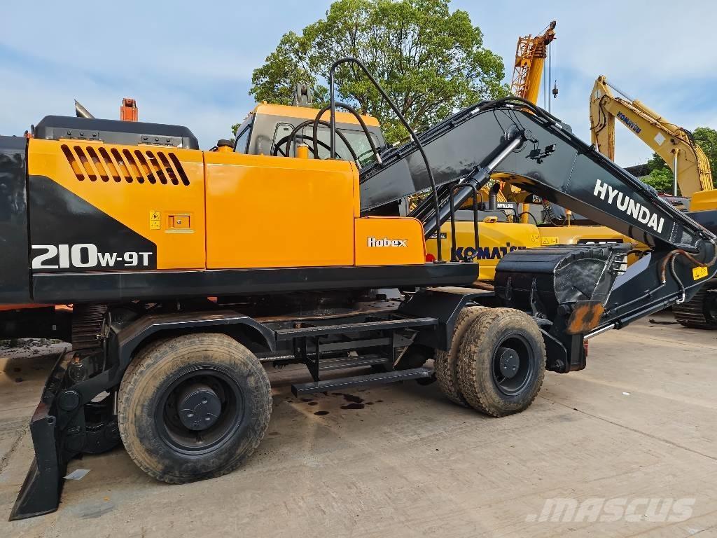 Hyundai r210w-9 Pelle sur pneus