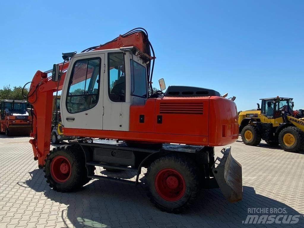 Liebherr A 900 C Pelle sur pneus